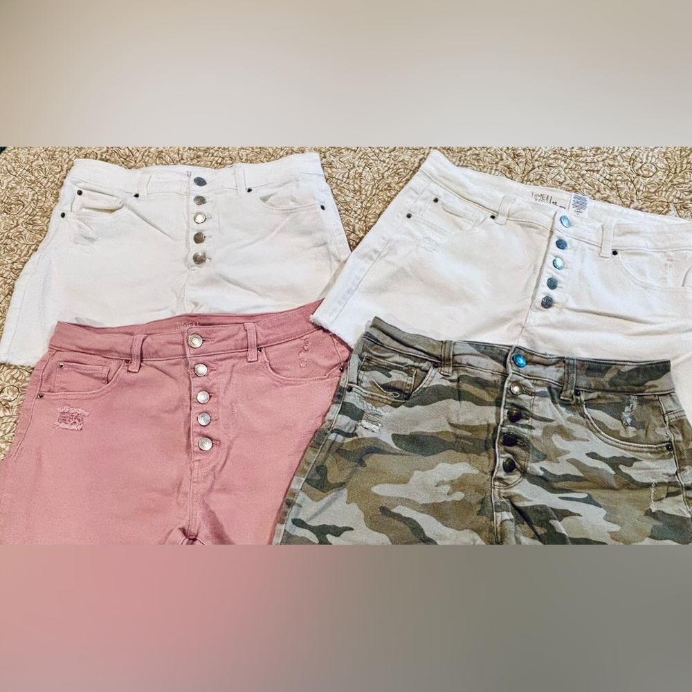 Time and Tru High-Rise 5 Button-Fly Jean Shorts in White, Pink, Camo-Bundle of 4 - Picture 2 of 12